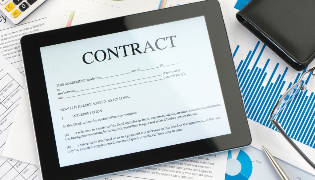 L'iPad mostra un contratto online.