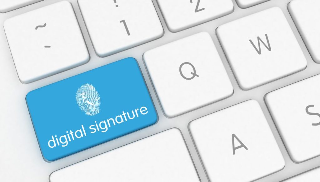 La tastiera mostra una scheda per le firme digitali.