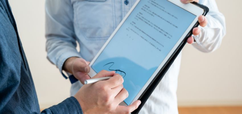 Der CEO verwendete AiSign, um den digitalen Vertrag zu unterzeichnen, da dies die schnellste Methode ist, um eine digitale Signatur zu einer PDF-Datei hinzuzufügen.