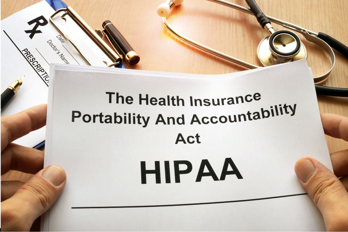 Gesundheitsdienstleister untersuchen, wie sie die HIPAA-Vorschriften einhalten können.